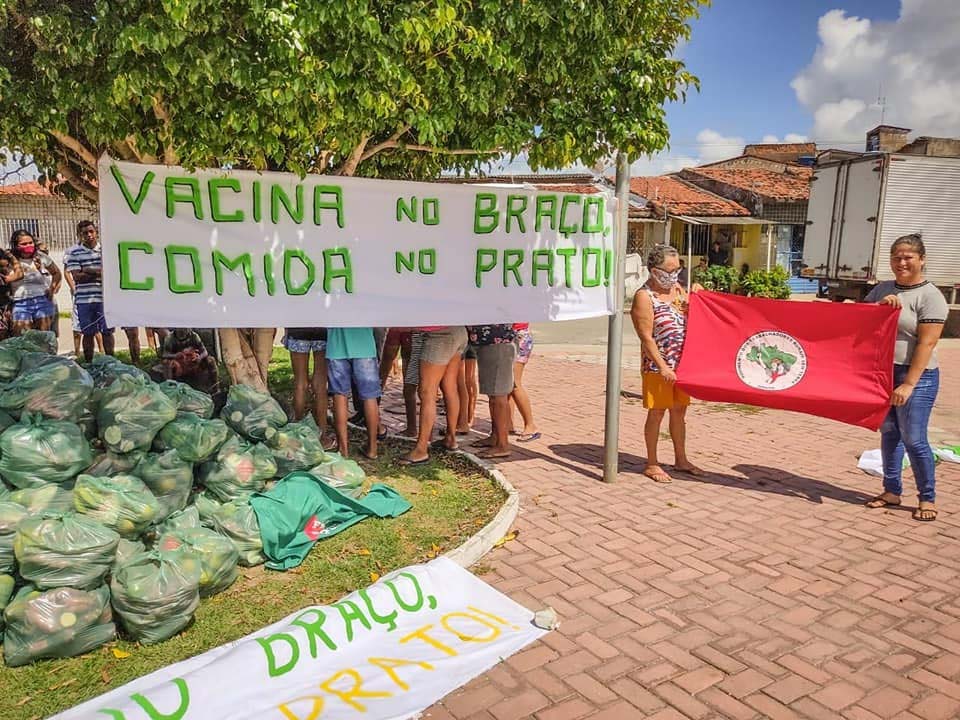 Doação de alimentos em Maceió, no Dia do Trabalhador e da Trabalhadora. Foto: Gustavo Marinho
