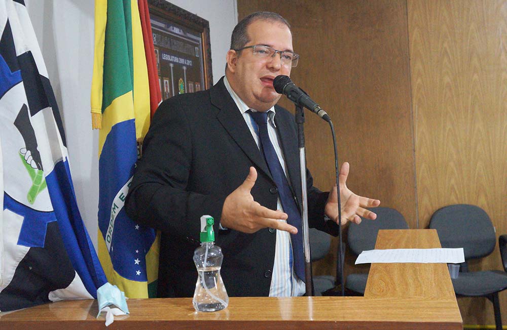 Vereador Anilson Júnior durante a Sessão Ordinária desta terça-feira, 25 de maio..