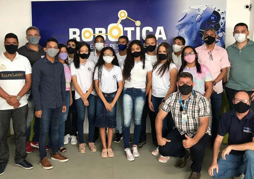 Visita de alunos da rede municipal de Atalaia ao Centro de Inovação Tecnológica do CESMAC.