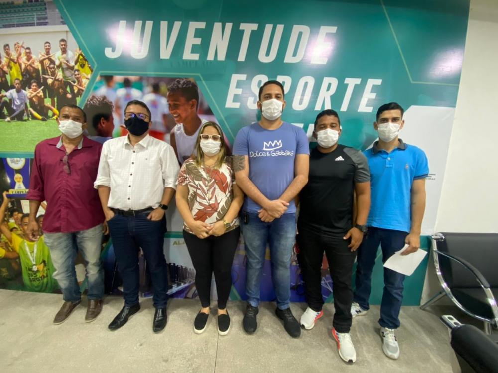 Joana D'arck e equipe da Secretaria, ao lado do secretário da Selaj AL, Charles Hebert.