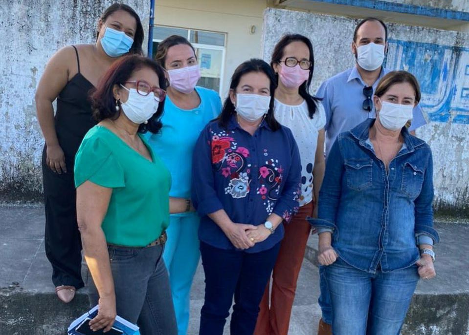 Deputada Fátima Canuto em visita ao Distrito Branca.