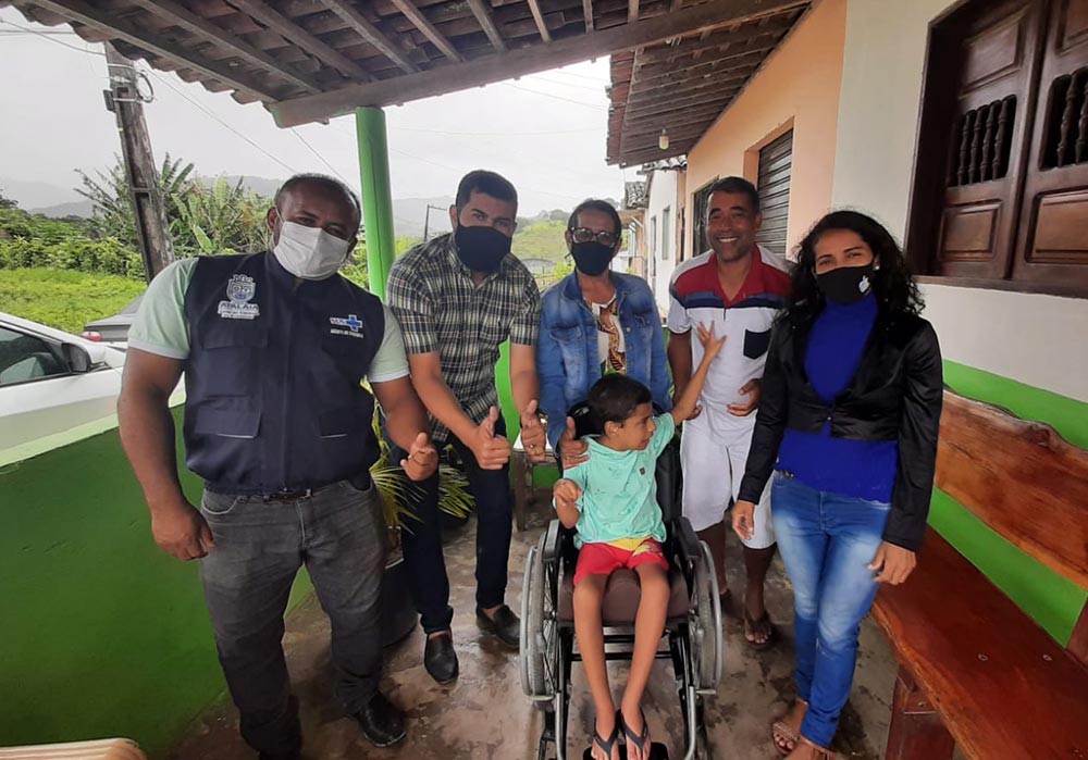 Vereador Marcos Rebollo fez a entrega da cadeira de rodas no Distrito Ouricuri.