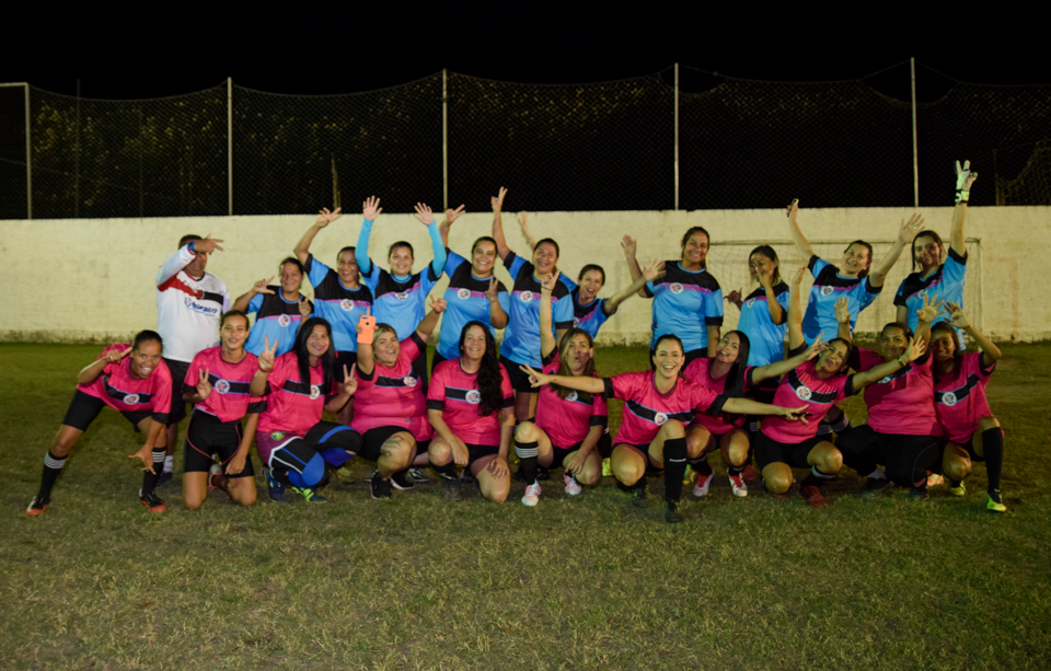 Jogo entre os times Amigas da Karine e Amigas da Luísa.