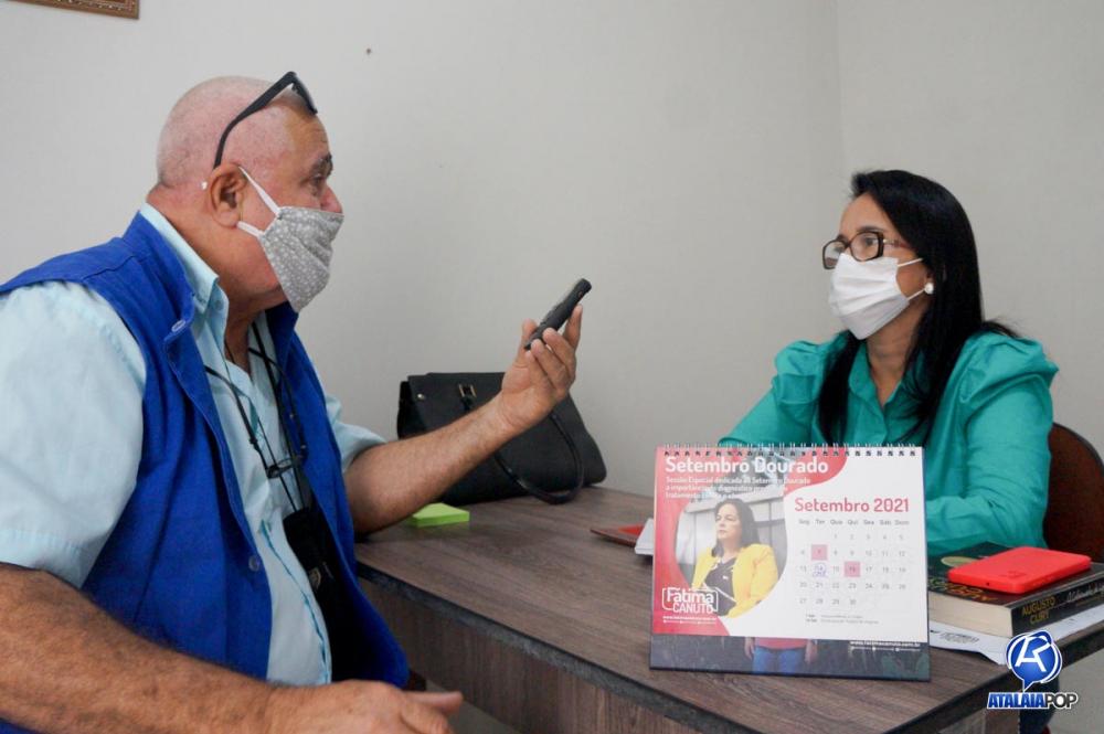 Radialista Adaias Ferraz entrevista a vereadora Janaína do Cal.