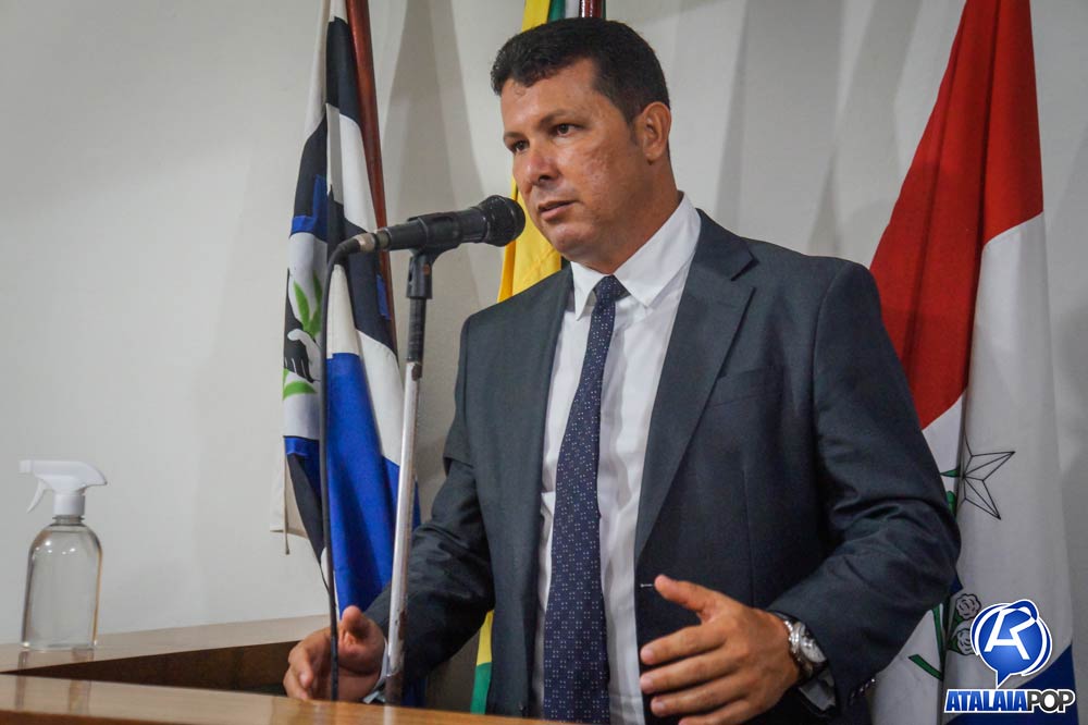 Vereador Anderson Medeiros durante sessão ordinária da Câmara de Atalaia.