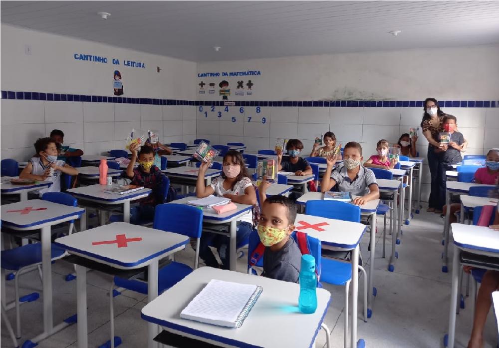 Vereadora Janaína do Cal deu as boas-vindas aos alunos da Escola Municipal José Martins de Almeida.
