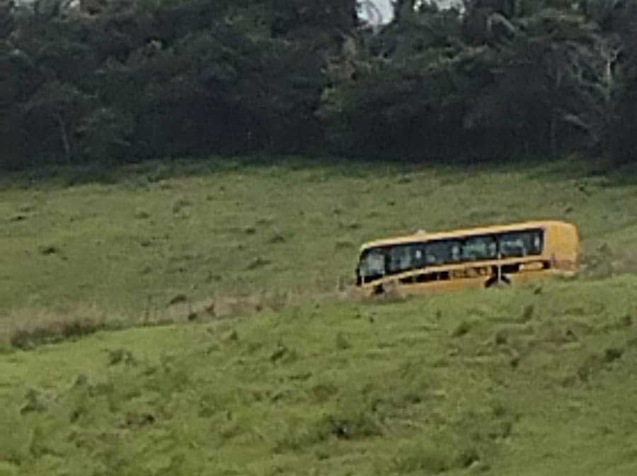 Ônibus escolar chegando a Fazenda Mato Grosso, localizada próxima a Copervales.