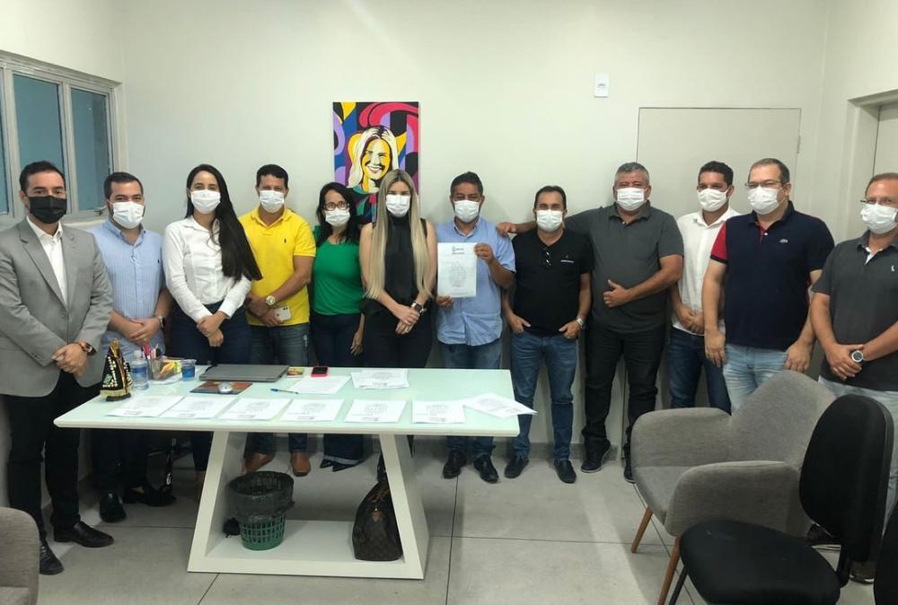 Vereadores acompanham sanção de importantes leis para o município.