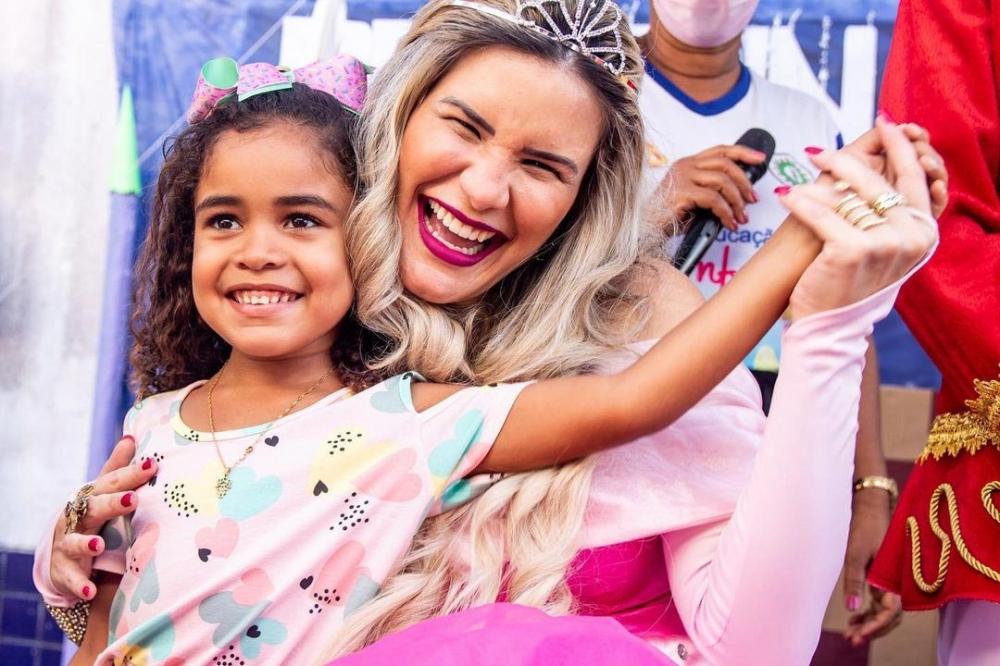 Prefeita Ceci Rocha participa da festividade da Creche Gélio Malheiros. 