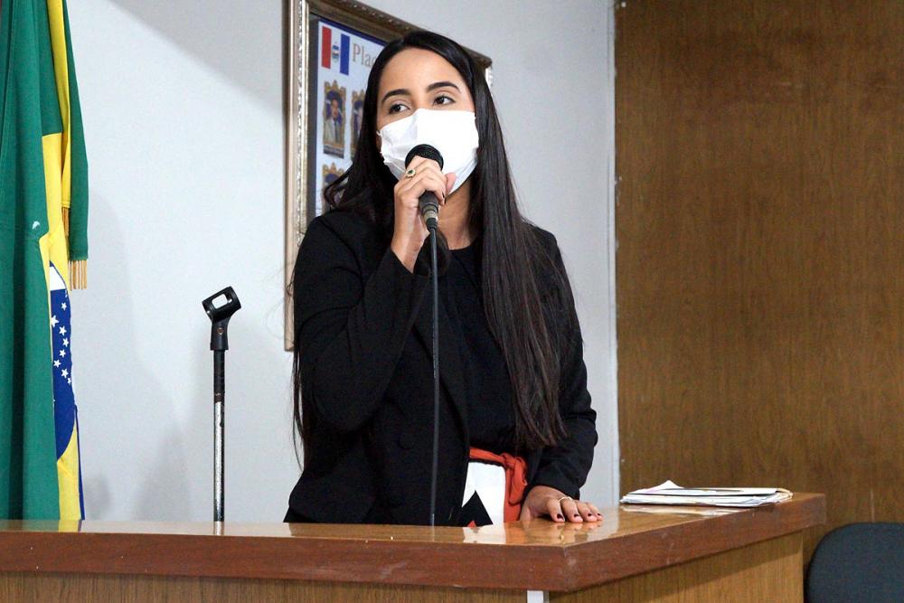 Vereadora Lays Melo (PSC) durante sessão na Câmara Municipal.