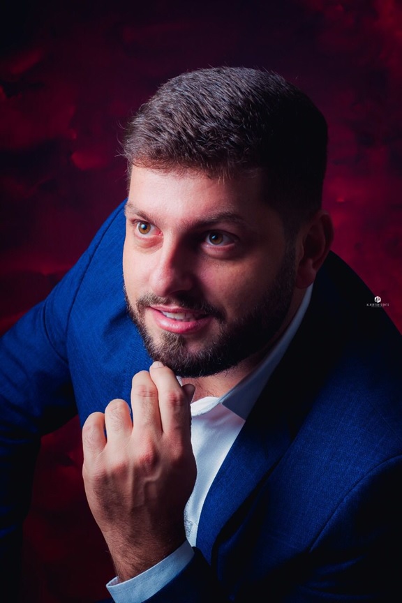 O docente e pesquisador Maxwel Amorim, é egresso e docente do curso de Engenharia de Produção do Centro Universitário CESMAC e especialista em logística.