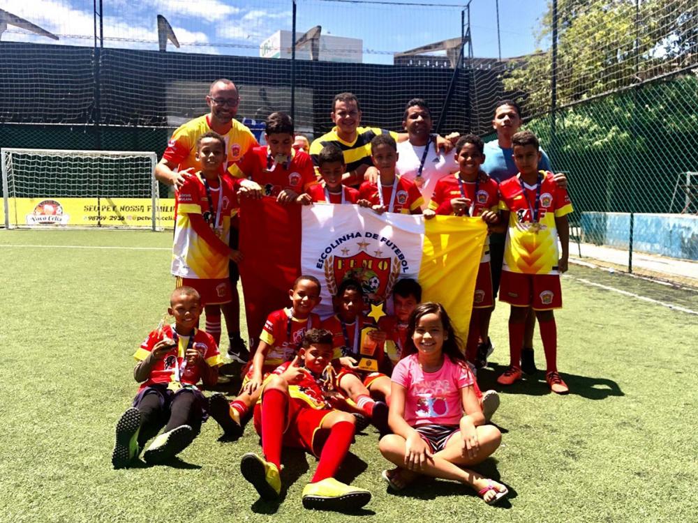 Escolinha de Futebol Meninos de Ouro