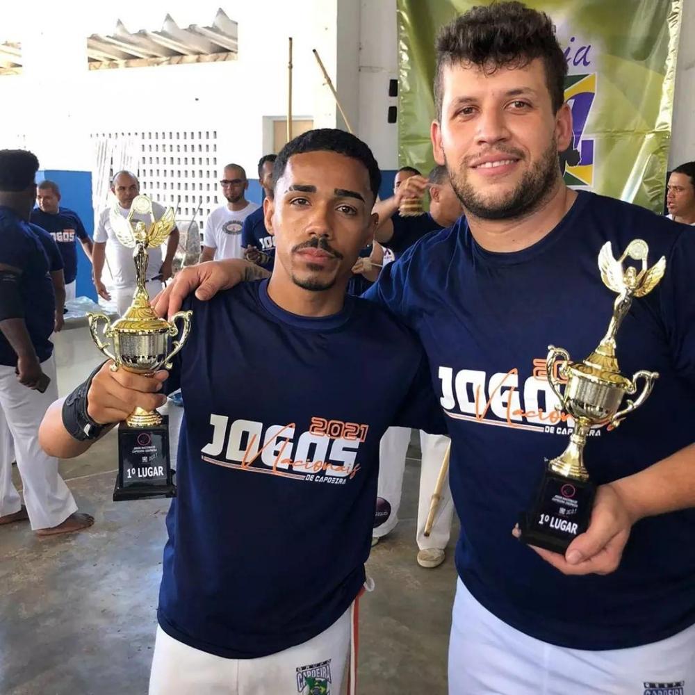 Janela na categoria Juvenil e o Instrutor Alemão na categoria Absoluta, são campeões dos Jogos Nacionais Capoeira Essência 2021. 