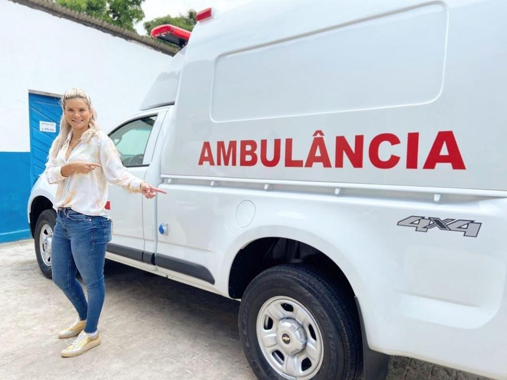 Nova ambulância 4x4 irá atender os Povoados mais distantes do centro de Atalaia. 