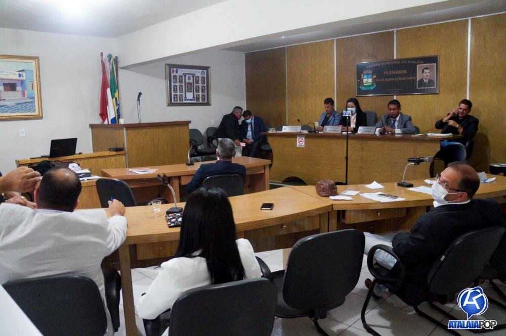 Câmara aprova Projero de Lei que regulamenta o rateio do FUNDEB para servidores da Educação de Atalaia. 