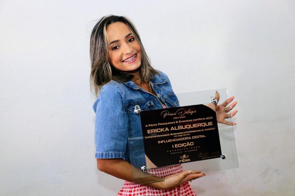 Ericka Albuquerque, recebeu o Prêmio Destaque como Influenciadora Digital. 