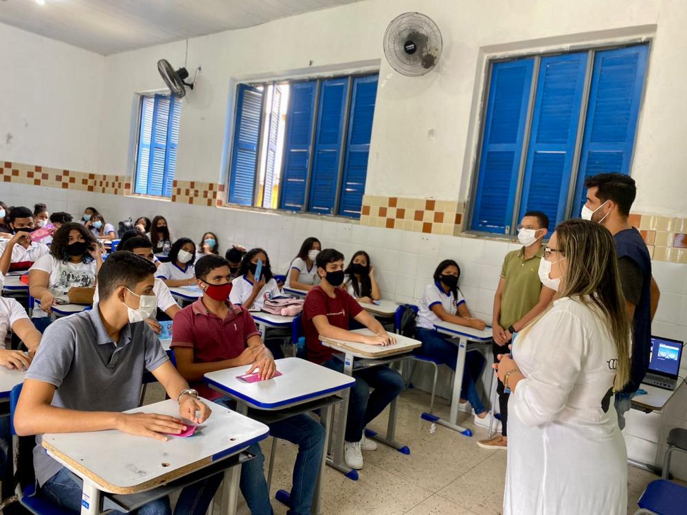 Ciclo de palestras para os alunos dos 1º anos da Escola Estadual Floriano Peixoto.