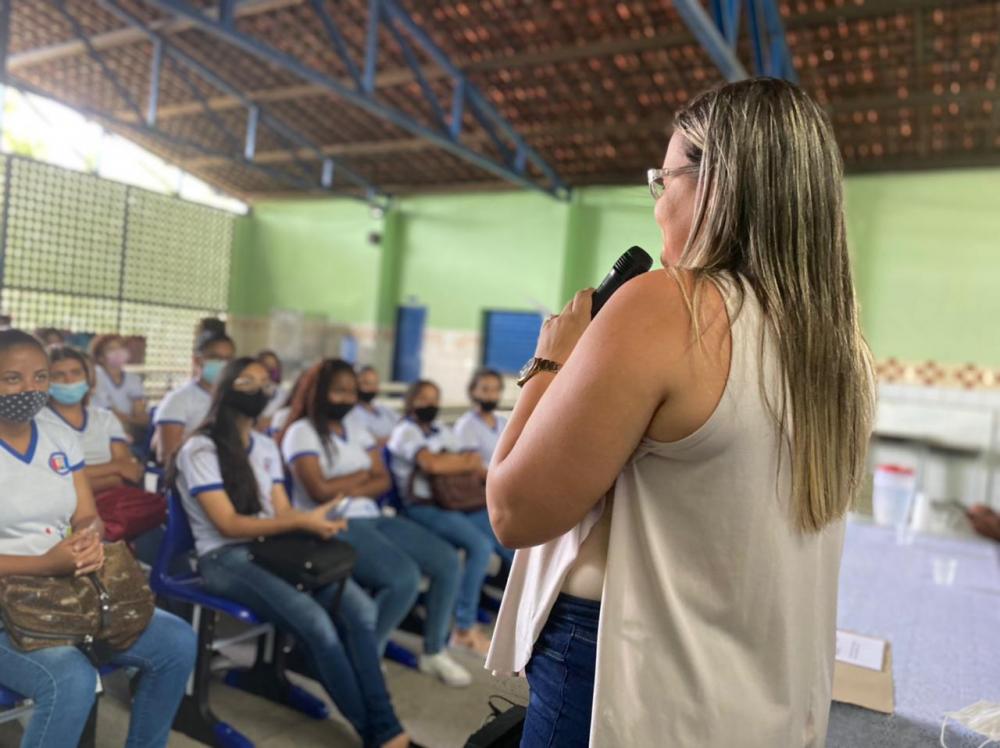 secretária Joana D'arck ministrou a palestra. 