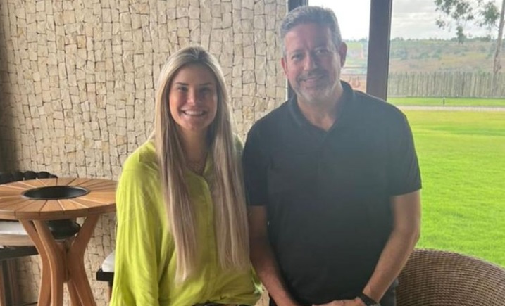 Prefeita Ceci Rocha ao lado do presidente da Câmara Federal, deputado Arthur Lira. 