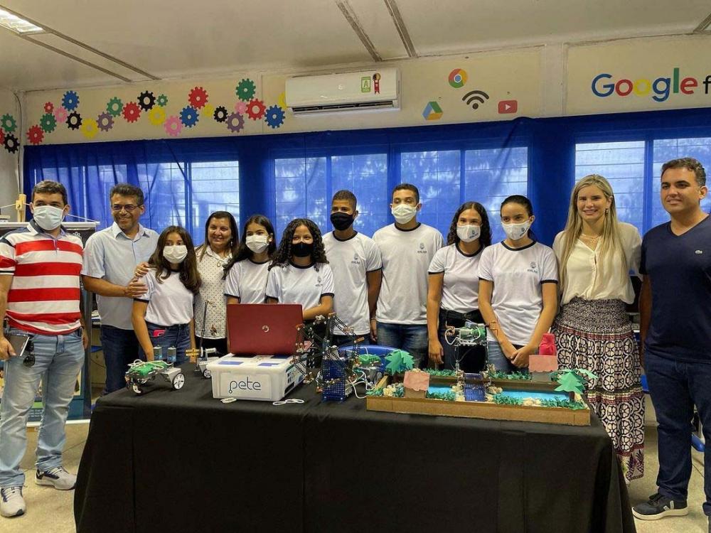 Prefeitos do Rio Grande do Norte conhecem projeto de robótica nas escolas da rede municipal de Atalaia.