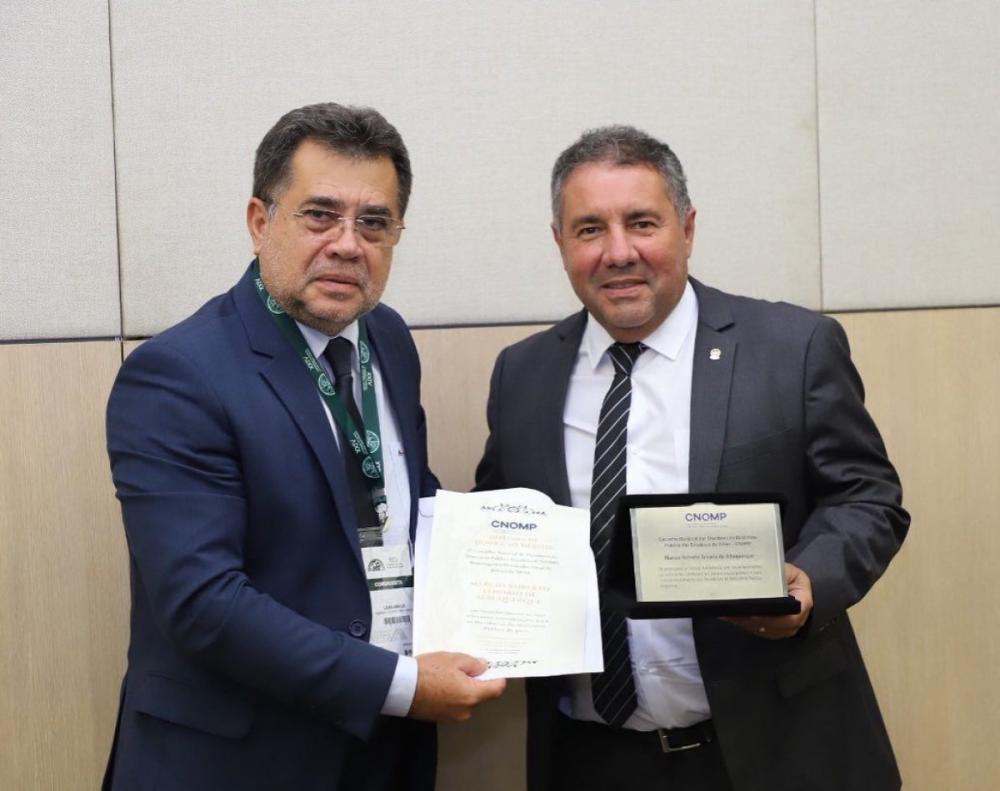 Procurador-geral de Justiça recebe comenda do Conselho Nacional dos Ouvidores do Ministério Públicos dos Estados e da União.