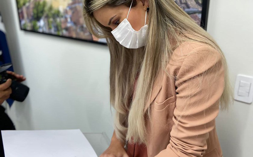 Prefeita Ceci Rocha vai reajustar salários dos servidores da rede municipal de ensino em Atalaia - Foto: Assessoria