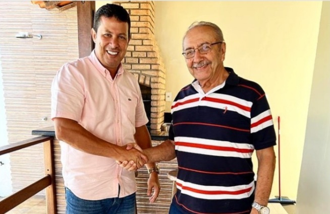 Anderson Medeiros recebeu a visita de Claudionor Araújo, em sua residência.