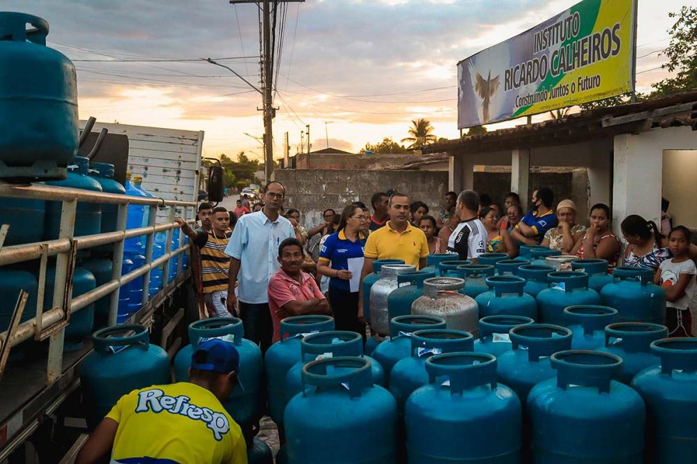 Distribuição de gás de cozinha para família do Distrito Branca.
