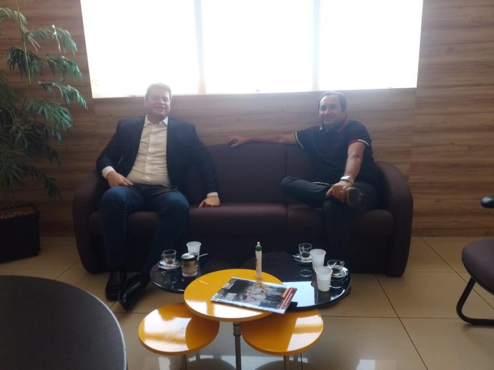 Vereador Neto Acioli em visita ao deputado estadual Davi Davino.