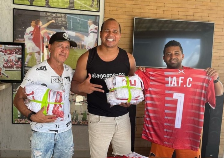 Ronaldo Torres, Aloísio Chulapa e o professor Alisson Farias.
