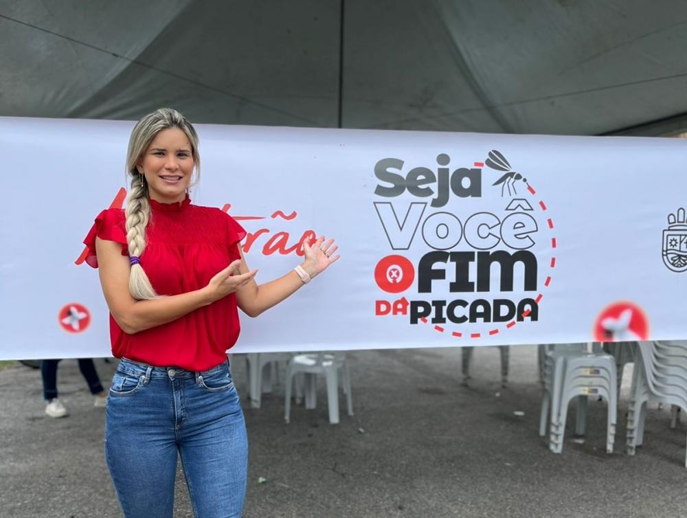 Ceci Rocha acompanha ação de combate ao mosquito Aedes aegypti, em Atalaia.