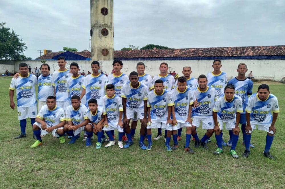 Neto Acioli esteve realizando a entrega do material esportivo para o Jovem Branca. 