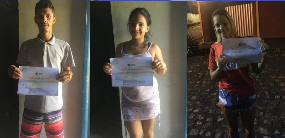 Mais três alunos de Atalaia receberam o certificado de conclusão Velox Ead.