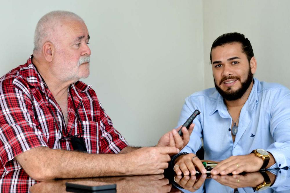 Cantor Igor Santos participa de entrevista a Radio Web do site Atalaia Pop.
