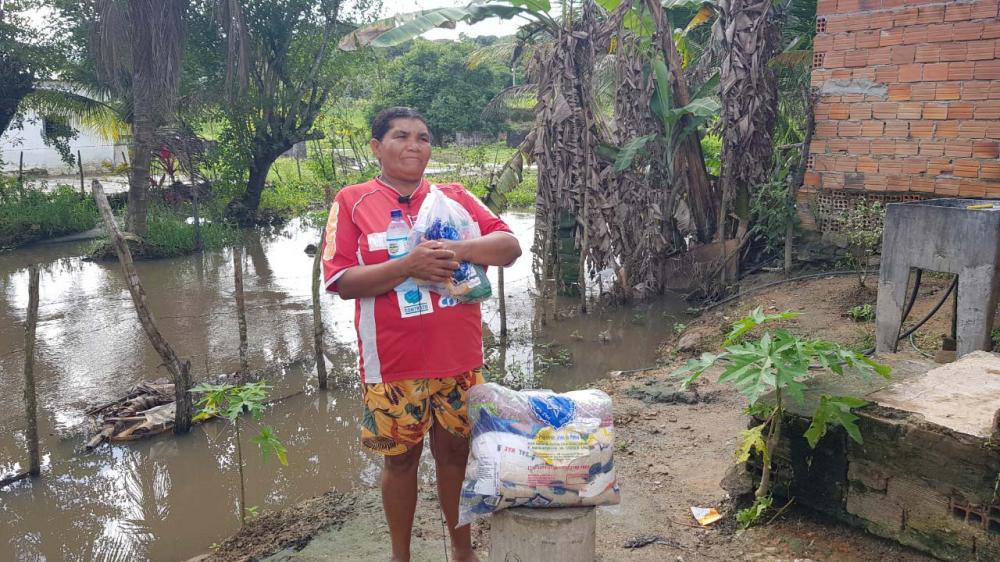 Famílias de Ouricuri, em Atalaia, assistidas pela Campanha SOS Calamidades da LBV.