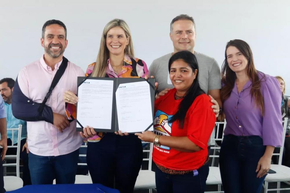 Solenidade contou também com a presença do ex-governador Renan Filho. Foto: Instagram Paulo Dantas