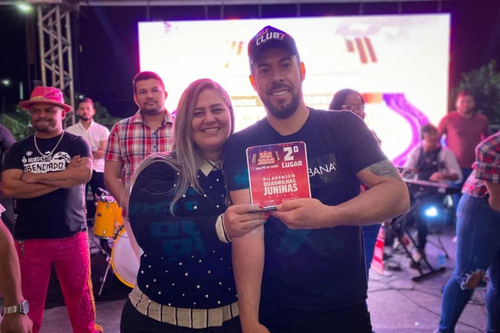 Noivo na Junina Sanfona do Rei, Max Medeiros recebeu o troféu de 2° lugar. Foto: Ascom Prefeitura de Pilar.