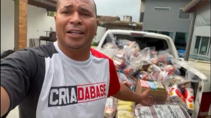 Aloísio Chulapa ajuda vítimas das enchentes em Atalaia.