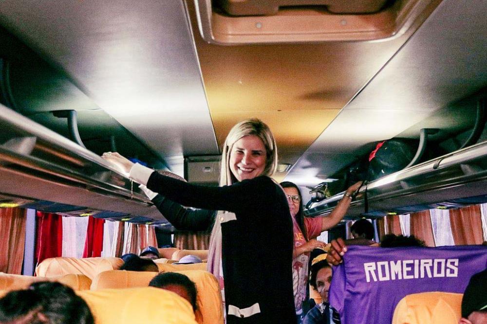 Prefeita Ceci Rocha se junta aos mais de 700 devotos atalaienses e participa da maior Romaria de Atalaia para Juazeiro do Norte