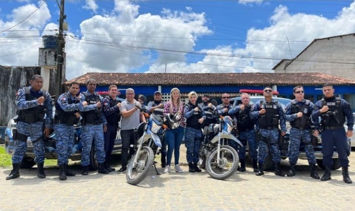 Motos foram entregues pela prefeita Ceci Rocha na manhã desta quarta-feira (14).