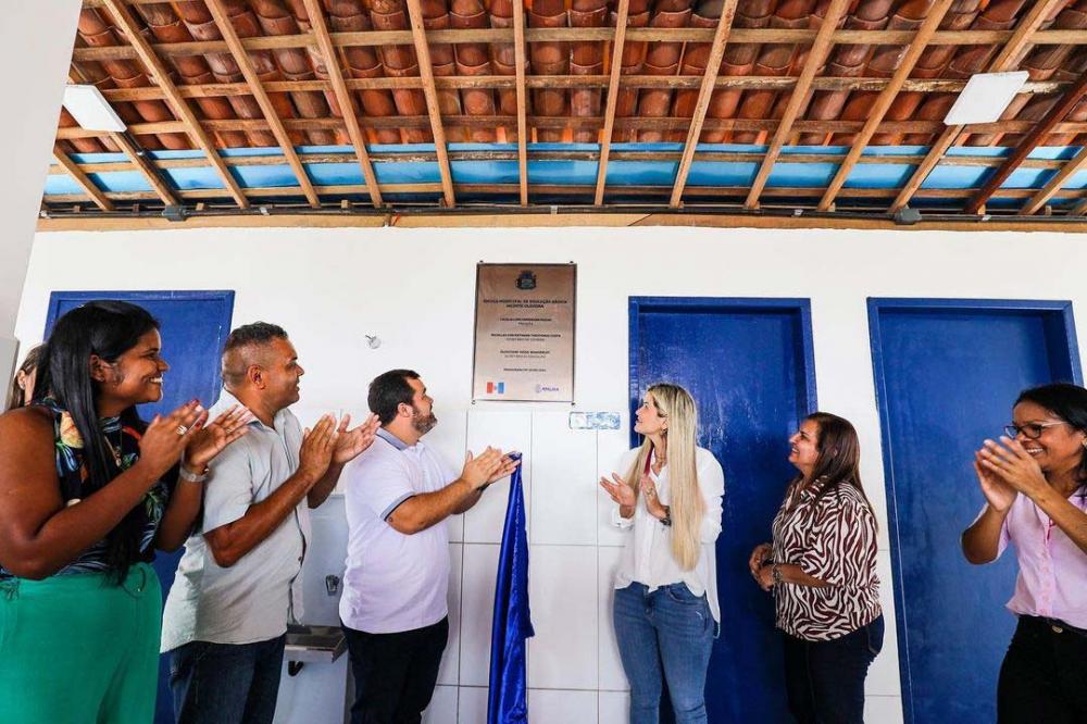 Prefeita Ceci Rocha entregou escola totalmente reestruturada para a comunidade do Povoado Chã da Jaqueira.