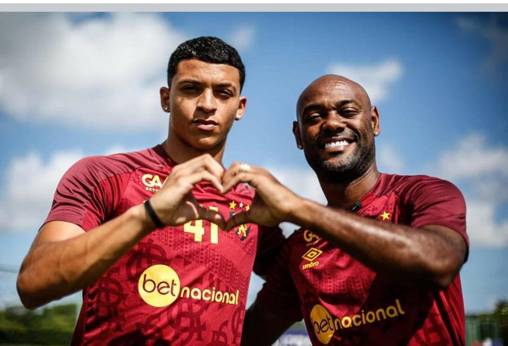 TV Sport reúne Riquelmy e Vagner Love em um bate-papo sobre futebol.