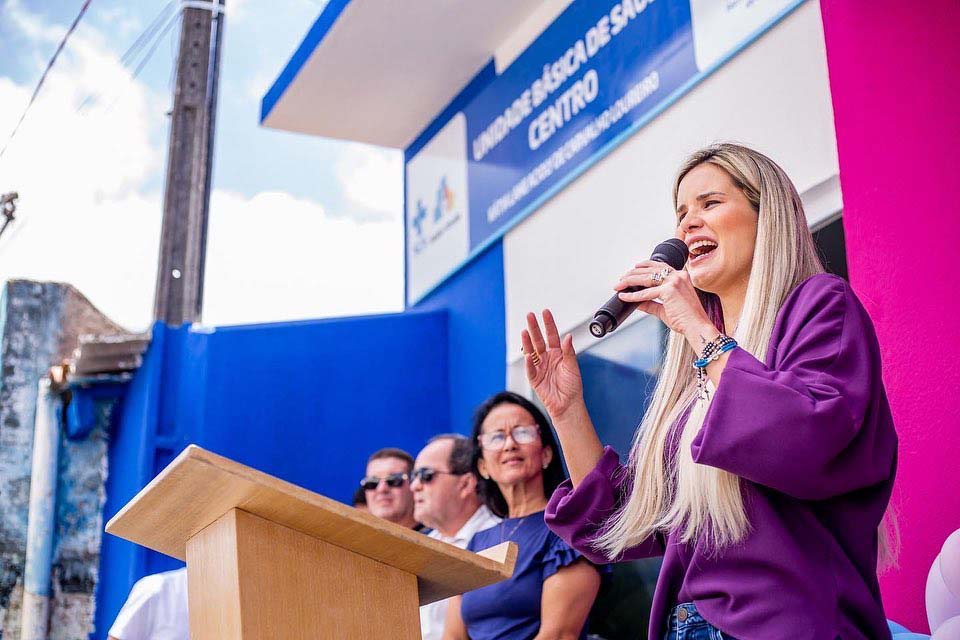 Prefeita Ceci Rocha durante solenidade de inauguração da UBS Centro. Foto: Ascom / Mariel Matias.
