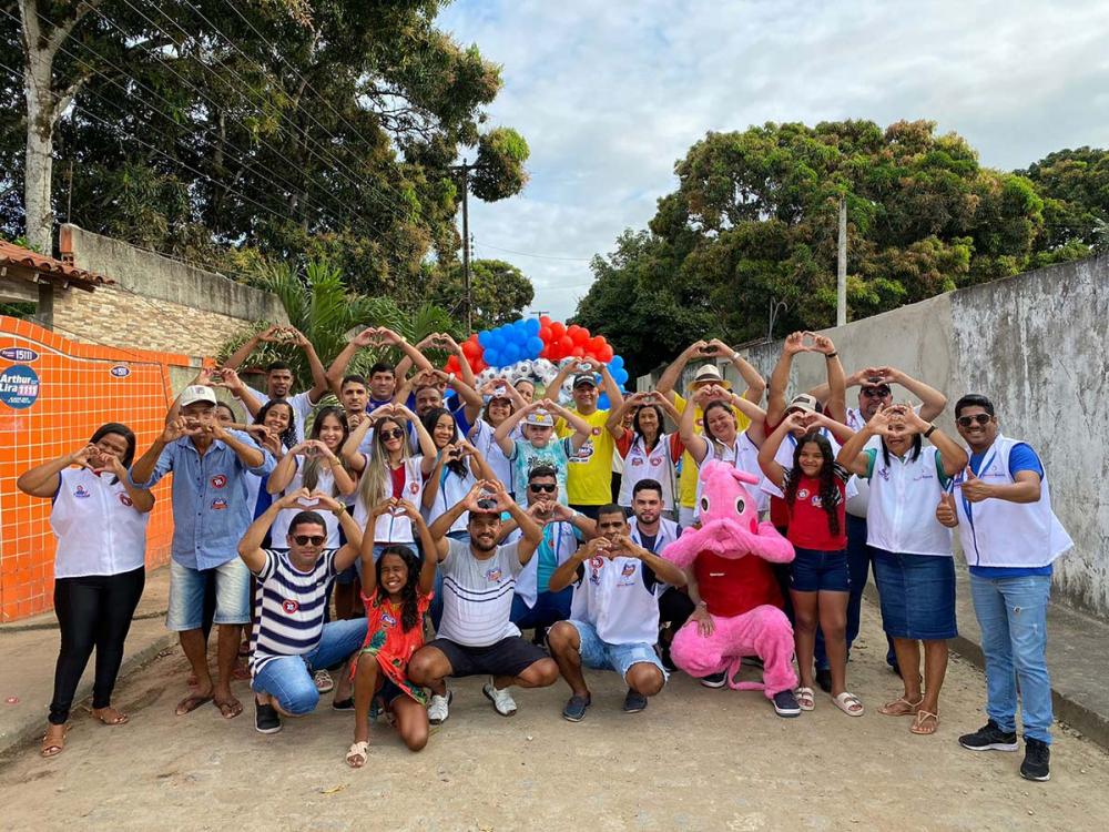 Caravana da Turminha do Bem distribui presentes e leva alegria para as crianças do Bittencourt e Vinte Um