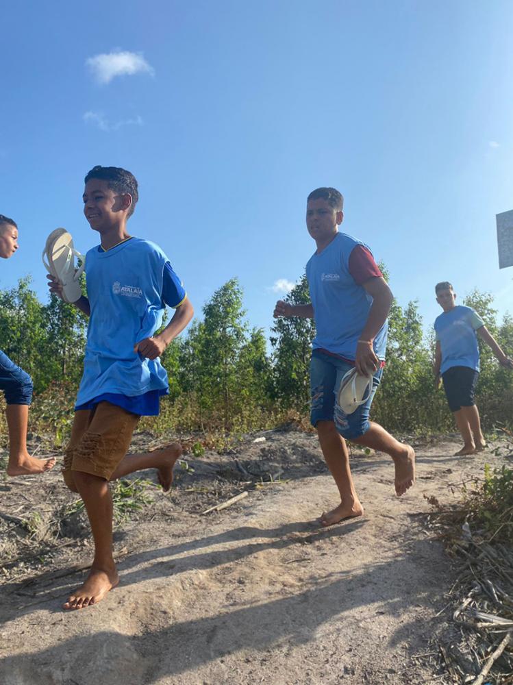 Foi uma tarde repleta de lazer e muita alegria para a criançada daquela localidade.