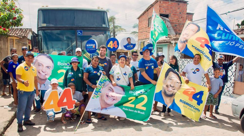 Mais uma panfletagem realizada em Atalaia, em apoio as candidaturas de Bolsonaro e Rodrigo Cunha.