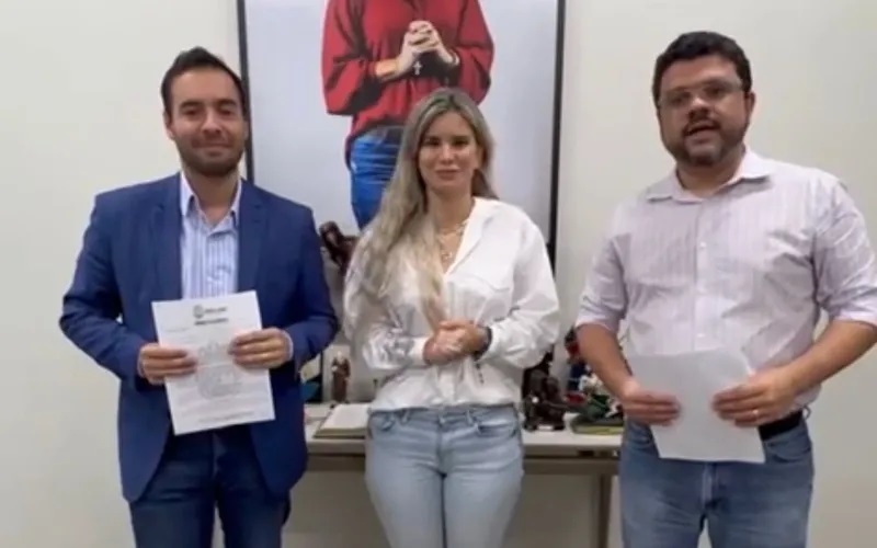 Durante uma reunião da prefeita Ceci Rocha com os procuradores-gerais e municipal de Atalaia, Diego Carvalho e Márcio Júnior, foi confirmado que o Projeto de Lei será encaminhado à Câmara Municipal de Vereadores.
