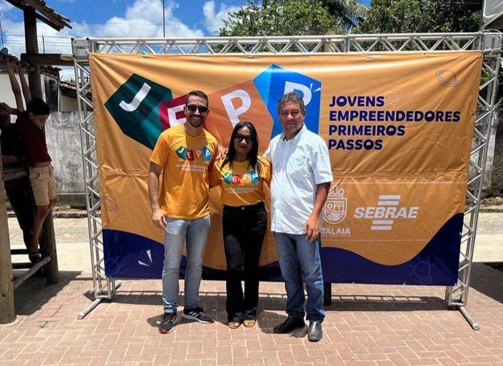 Vereador Cicinho Melo prestigia Feira voltada ao Empreendedorismo na Escola Municipal Francisco de Albuquerque Pontes