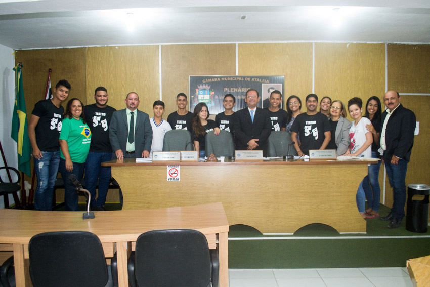 Vereadores receberam a visita do Grupo Atuar, formado por alunos do Centro Educacional O Pequeno Príncipe