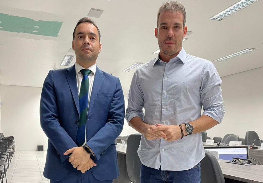 Procurador Márcio Junior e prefeito de Murici Olavo Neto.